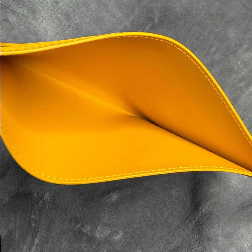 Louis Vuitton Yellow Card Holder - Picture 4 of 4